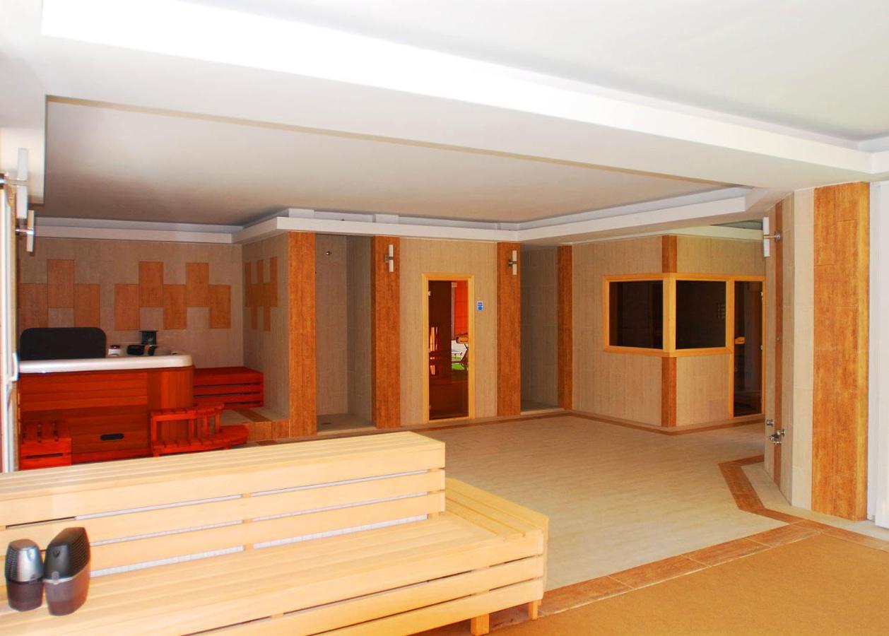 Oazis Wellness Apartman2 ハイデゥソボスロー エクステリア 写真