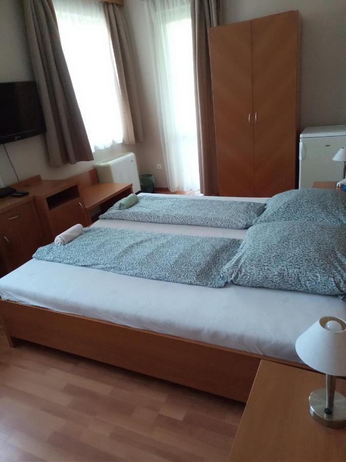Oazis Wellness Apartman2 ハイデゥソボスロー エクステリア 写真