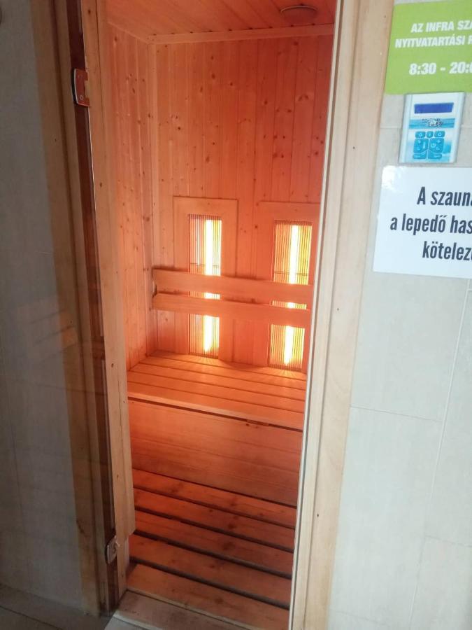 Oazis Wellness Apartman2 ハイデゥソボスロー エクステリア 写真