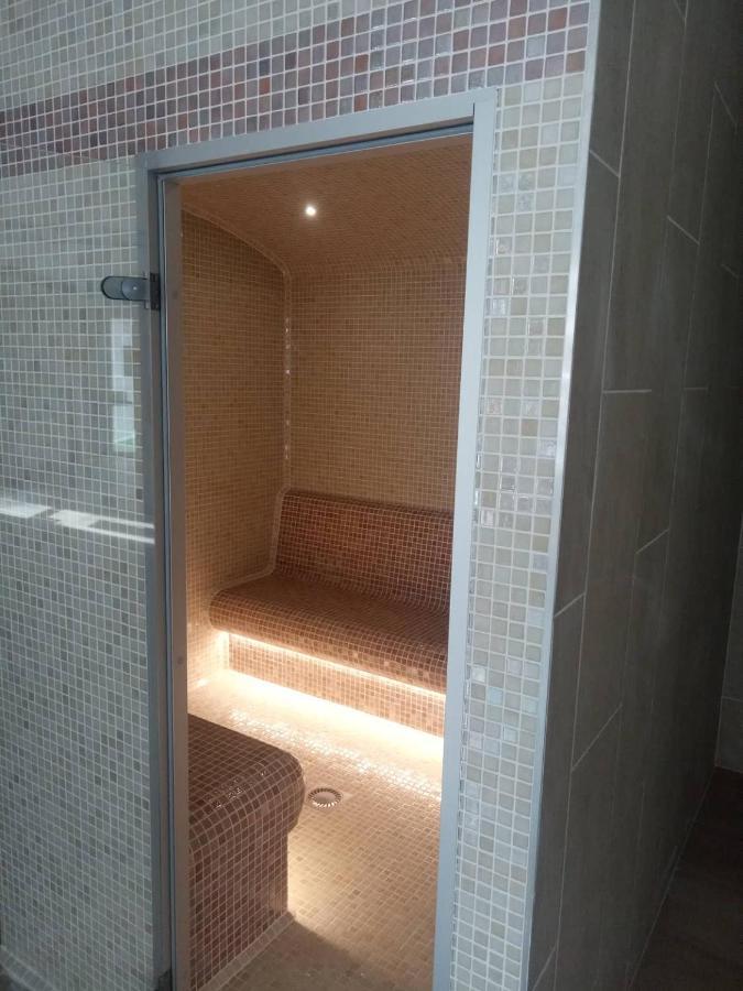 Oazis Wellness Apartman2 ハイデゥソボスロー エクステリア 写真
