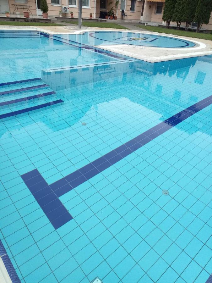 Oazis Wellness Apartman2 ハイデゥソボスロー エクステリア 写真