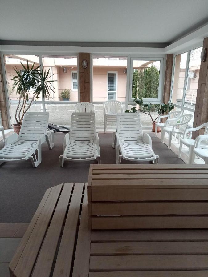Oazis Wellness Apartman2 ハイデゥソボスロー エクステリア 写真