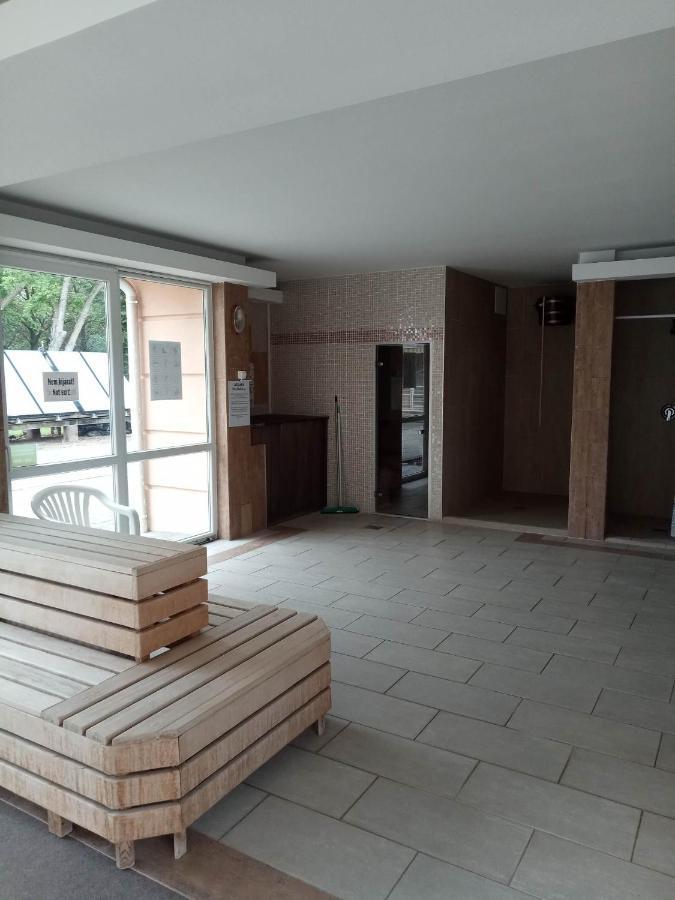 Oazis Wellness Apartman2 ハイデゥソボスロー エクステリア 写真