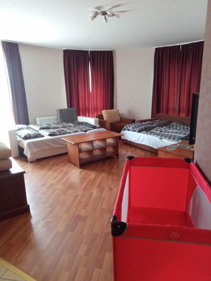 Oazis Wellness Apartman2 ハイデゥソボスロー エクステリア 写真