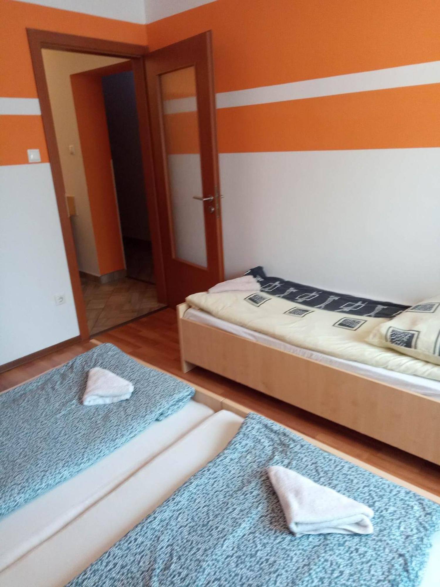 Oazis Wellness Apartman2 ハイデゥソボスロー 部屋 写真