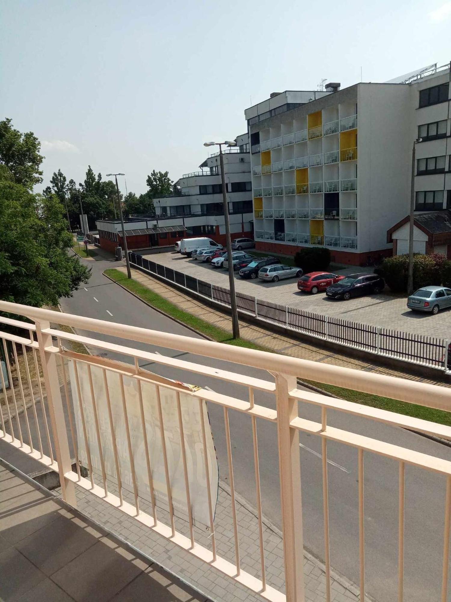 Oazis Wellness Apartman2 ハイデゥソボスロー エクステリア 写真